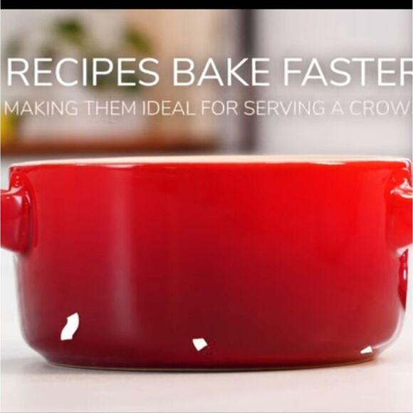 Le Creuset 10cm Petit Round Cocotte- Carmin - Picture 3 of 13